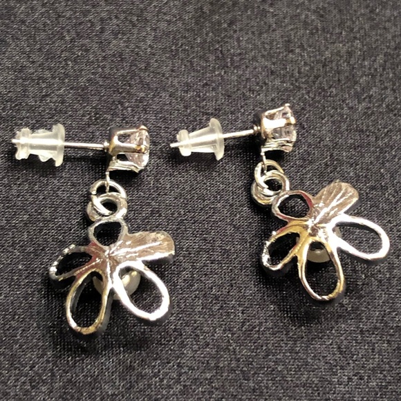 *6 for $10!* Silver Flower Gem Crystal Rhinestone Pearl Stud Dangle Earrings - Picture 7 of 7